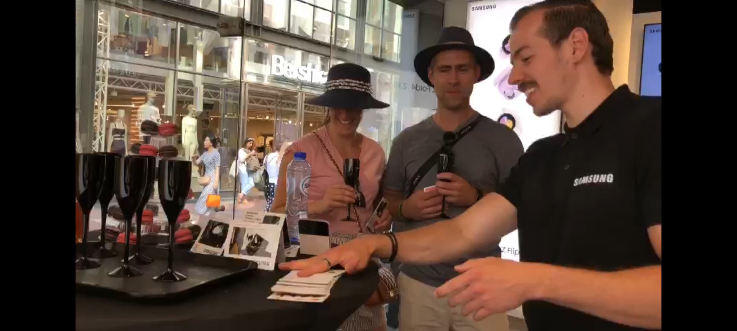 Bart Uriot tijdens Samsung product reveal bij T-Mobile Kalverstraat Amsterdam