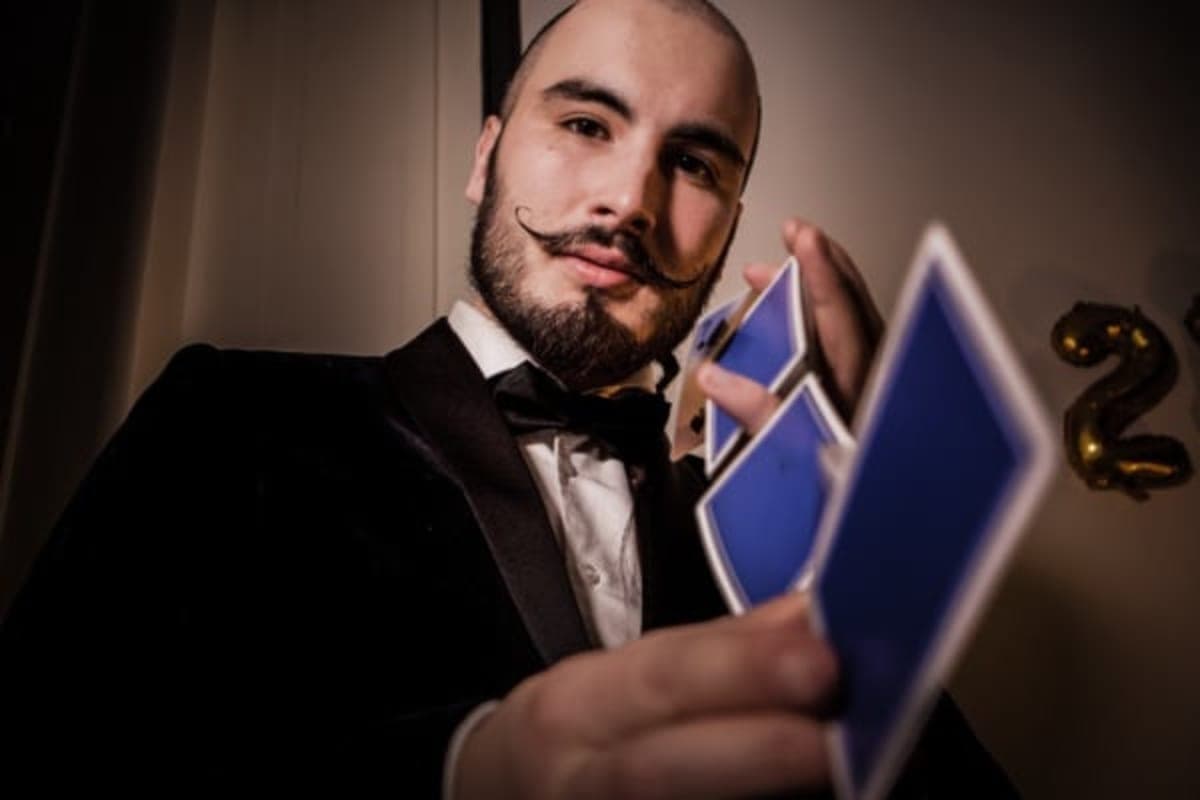 Tafelgoochelen The Enchanter foto 1